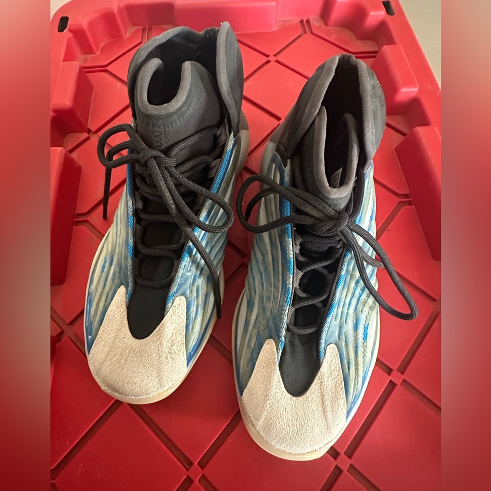 adidas Mens Yeezy Qntm Frozen Blue shoes
